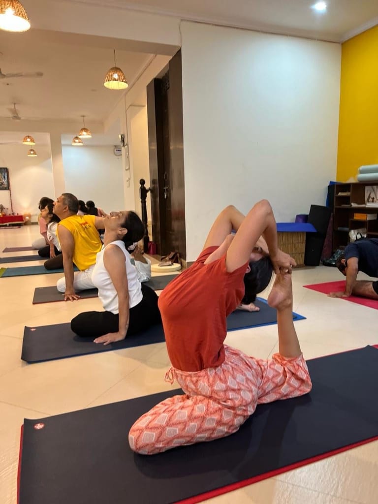 Students practicing yoga in person at Sivananda Yoga Centre Gurgaon
